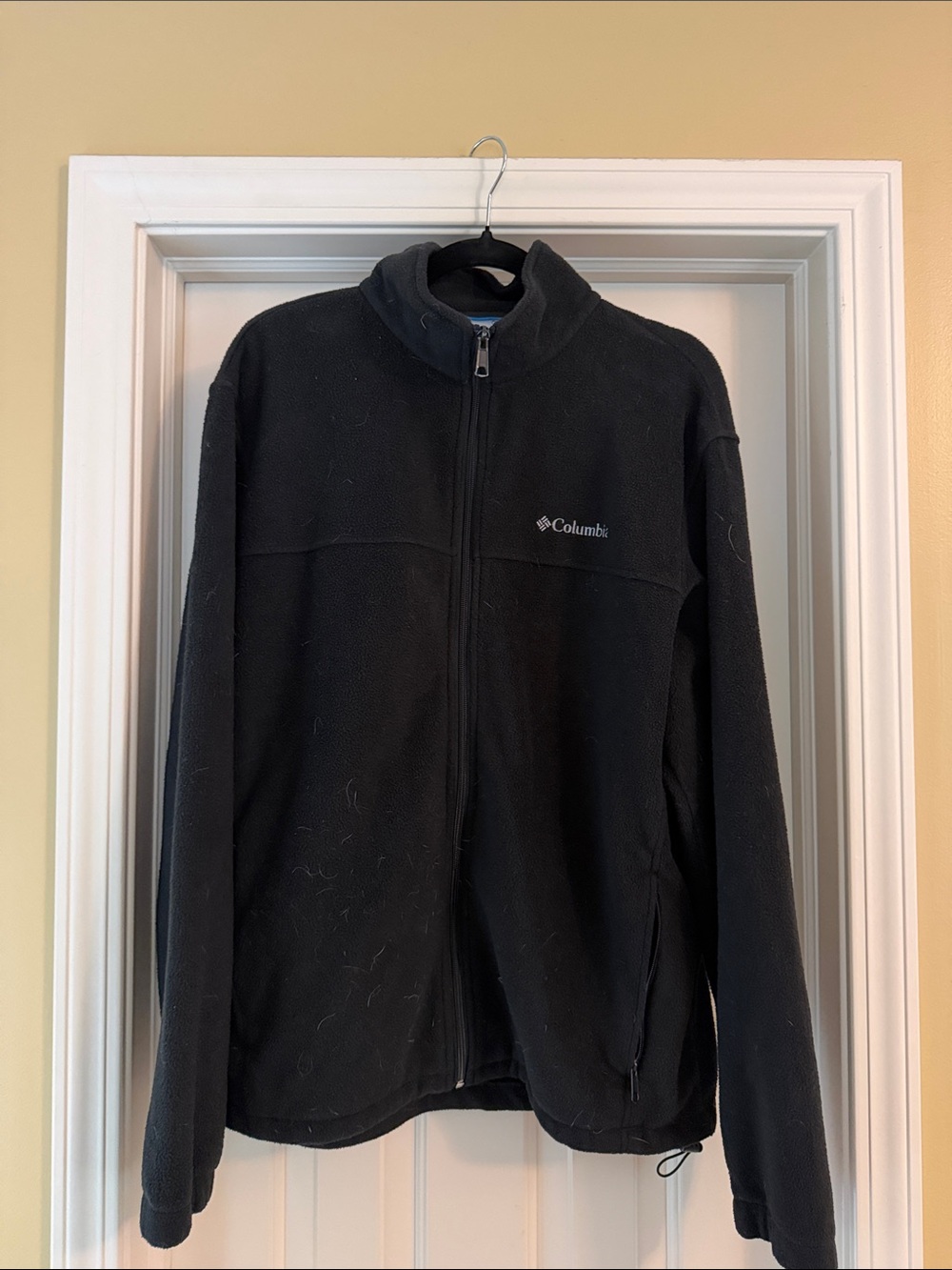 Columbia Men’s Black Lightweight Full-Zip Fleece Jacket